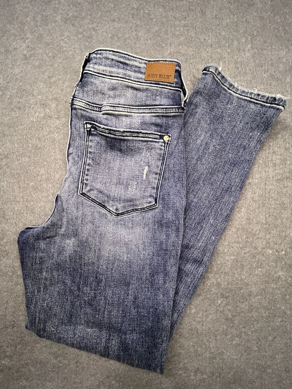 EXCELLENT Judy Blue Jeans 3/26 Boyfriend Fit Distressed Ripped Stretch Denim